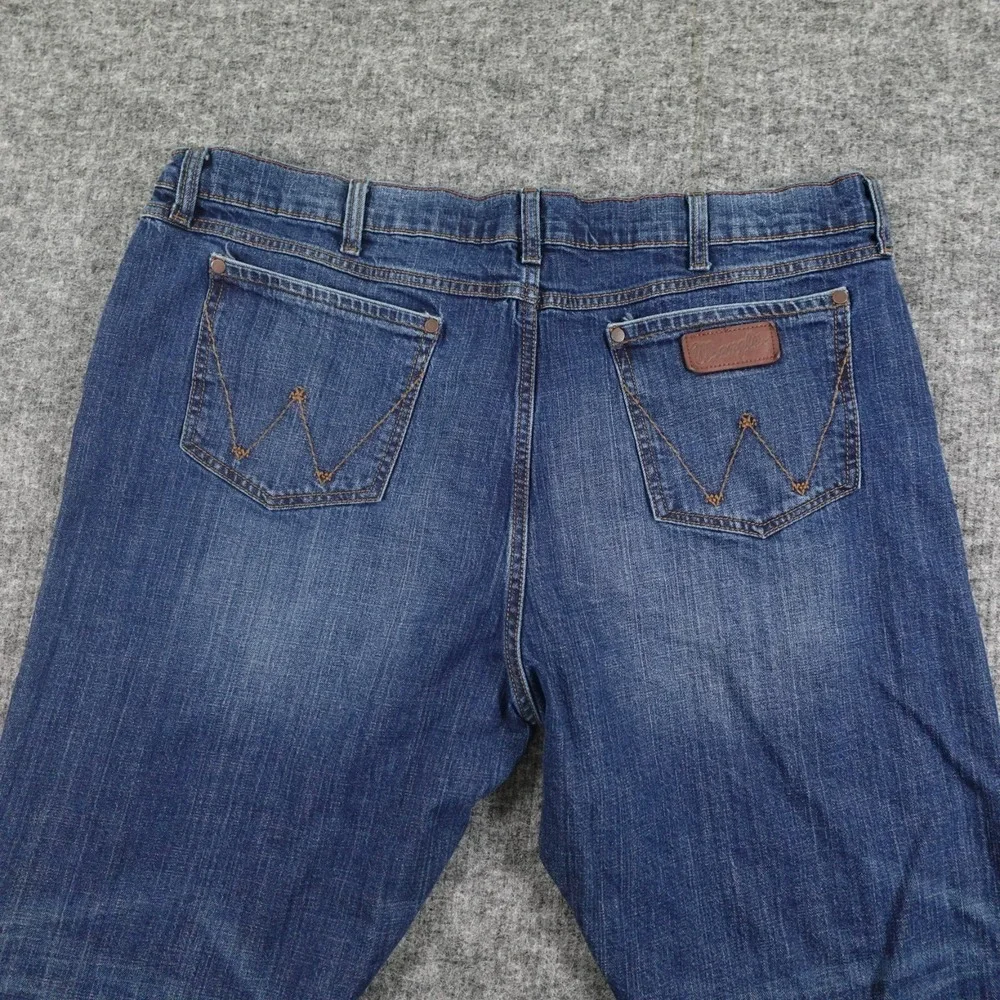 Wrangler Retro Jeans Mens 42x31 Blue Denim Relaxed Bootcut Western Cowboy